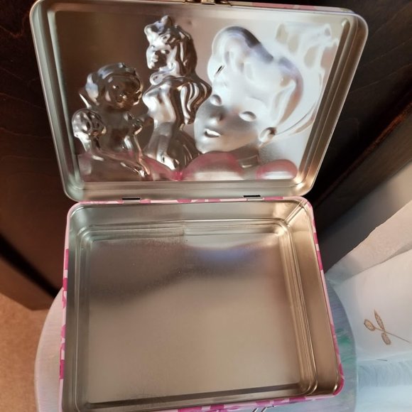 Disney Princess Tin Box, Cinderella, Snow White and Sleeping Beauty Small Lunch - Picture 4 of 10